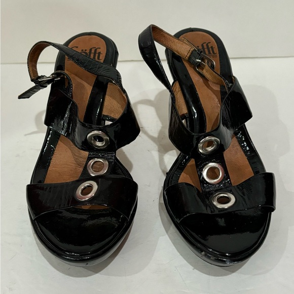 SOFFT Women’s Black Leather Cork Wedges Heels Sandals w/ Silver Buckle - size 7 - Picture 2 of 7